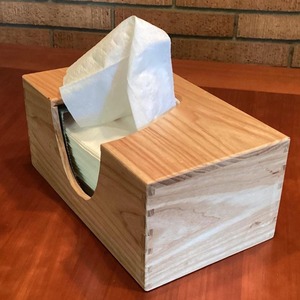 Porte-mouchoirs en bois fait à la main avec des détails complexes adaptés aux accessoires de table à manger et de bureau élégants - Product Image 5