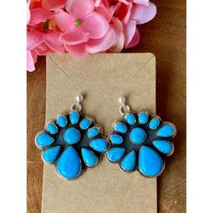Pendientes colgantes Garrison Boyd Kingman Post con turquesa y plata de ley en forma de flor diseñados por Kingman - Product Image 2
