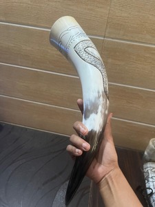Grand Corne à Boire Personnalisée en Agate et Corne de Buffle Style Viking avec Support pour Boissons - Product Image 4