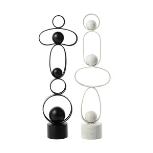 Objet de table en métal finition or de qualité supérieure, sculpture décorative apportant une élégance artistique luxueuse à tout espace, en provenance d'Inde - Product Image 6