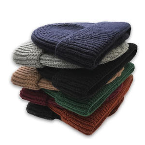 Gorro de Invierno de Lujo Personalizado al por Mayor para Fabricantes, 100% Poliéster, con Logotipo Bordado, Gorro de Punto Premium para Hombre y Mujer - Product Image 1