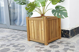 Boîte à fleurs carrée conçue pour l'exposition de plantes, offrant une forme élégante, une structure durable et une utilisation pratique pour l'intérieur et l'extérieur - Product Image 6