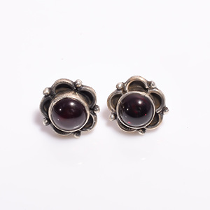 Pendientes de tuerca con forma de amante clásico de Plata de Ley 925 con granate de piedras preciosas para aniversario y fiesta, regalo perfecto para ella - Product Image 1