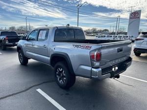 Camioneta Toyota Tacoma 4x4 usada con asientos de cuero, motor Euro VI, emisión, dirección a la izquierda - Product Image 3