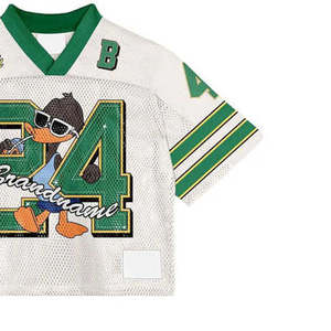 Maillot de football Streetwear, impression de chiffres en gras avec des graphismes de crâne, design tendance et ample. - Product Image 2