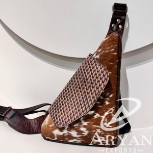 Bolso bandolera personalizable para el pelo en la mano para Unisex, bolso de pecho de un solo hombro de viaje Vintage de cuero genuino occidental - Product Image 1