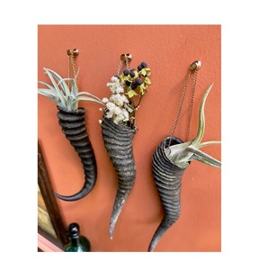 แจกันดอกไม้เขาควายขัดเงาทำด้วยมือพร้อมขาตั้งโลหะติดผนังของตกแต่งบ้านที่เน้นเสียงสำหรับใช้ในสวน - Product Image 4