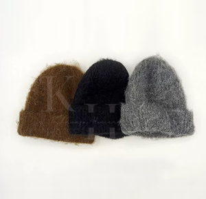 Gorro de lana de invierno Unisex a la moda de lujo, gorros de punto personalizados con forro suave y ajuste cómodo, ropa de invierno cálida - Product Image 1