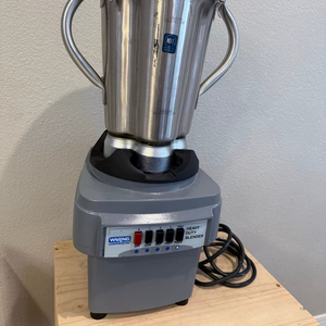 Waring CB16 <b>Commercial</b> 3-Speed 3.75 HP Heavy Duty Food <b>Blender</b> - Product Image 1
