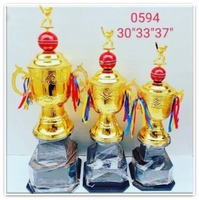 2025 nuevo trofeo grande de Metal personalizado único con copa de Metal dorado para eventos deportivos premios Trofeo de Campeones para torneos