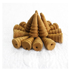 Cône d'encens classique en bois d'agar, Oud de qualité supérieure, écologique, Vietnam pour l'exportation, conçu pour offrir un arôme profond pour la méditation et la relaxation - Product Image 2