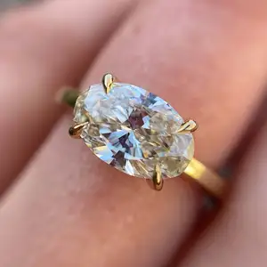 Nhẫn Bạch Kim Moissanite East West Cắt Hình Bầu Dục Không Màu 2.72 CT