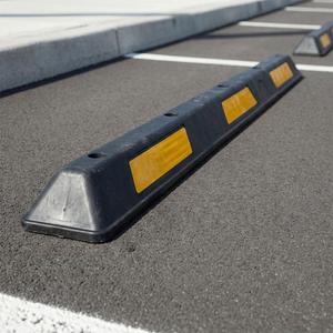 Borne de stationnement PPC 180x13x9 cm pour alignement de roues de véhicule - Product Image 2
