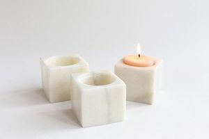 Ménorah de Hanoucca en résine faite à la main, élégante et moderne, petit support unique en pierre, cadeau juif, décoration de table moderne, centre de table - Product Image 3