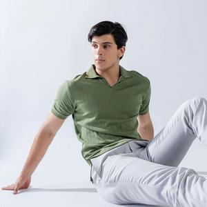 เสื้อยืดโปโลผู้ชายถักวาฟเฟิลสไตล์วินเทจเสื้อโปโลแขนสั้นผ้าฝ้ายสีพื้นโลโก้ที่กำหนดเอง - Product Image 6