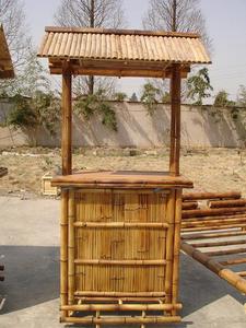 Ensemble de bar Tiki en bambou avec parasol en jonc de mer et design moderne pour bar à domicile et utilisation hôtelière - Product Image 4