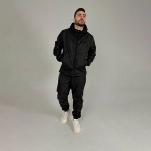 Conjunto Deportivo de Chaqueta Cortavientos y Pantalones Cortos de Poliéster Ligero, Diseño Personalizado, Unisex, de Alta Calidad, a Precio Económico y en Tendencia - Product Image 1