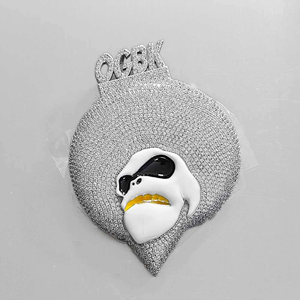 Pendentif personnalisé pour homme en argent 925 avec diamant moissanite et émail, bijou de luxe - Product Image 1