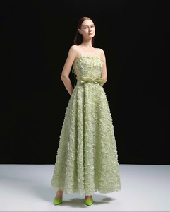 Vestido de Fiesta Verde Pastel, Vestido Largo Suave con Corte en A, Adornos Florales 3D Hechos a Mano y Lindo Lazo en la Cintura, Hecho en Vietnam - Product Image 5