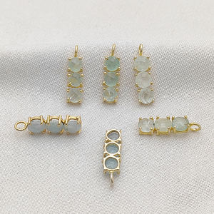 Colgante de Dijes Chapados en Oro con Triple Piedra de Aguamarina, Piedra de Nacimiento |   Abalorio de Joyería DIY de Doble Aro - Product Image 6