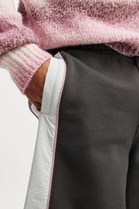 Pantalon court Streetwear pour hommes à prix abordable en gros avec empiècements latéraux Short Hip Hop 100% coton avec logo imprimé personnalisé - Product Image 6