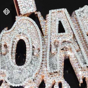 Accessoire de bijoux de rappeur hip hop pour hommes personnalisé collier pendentif de lettres de moissanite givrée en alliage de métal et de diamant 18 carats - Product Image 2