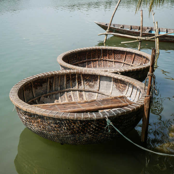 เรือไม้ไผ่ลายปะการังแบบดั้งเดิมเรือเรือพายทำจากปาล์มธรรมชาติสำหรับท่องเที่ยวทางน้ำ