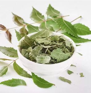 Extrait de fines herbes de feuilles séchées de Neem biologique de haute qualité Vente en gros directe de l'Inde du Sud Cultivé sauvage pour les soins de la peau Soins de santé - Product Image 1