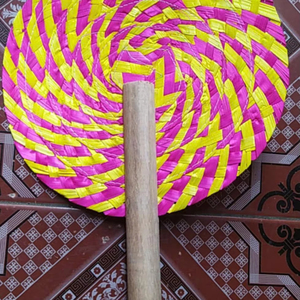 Éventail multicolore en bambou Manche en bois Conception pyramidale portable Logo personnalisé pour mariage Événements d'affaires Décoration de Thanksgiving - Product Image 1