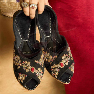 Khussa de Terciopelo para Mujer Fabricada en Pakistán, Hecha a Medida, de Alta Calidad, Estampada, Antideslizante, con Entresuela Antideslizante, a la Moda - Product Image 4