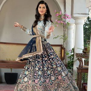 Elegante diseñador de moda bordado hecho a mano 3 piezas Ghagra Choli & Dupatta con hermoso borde de encaje a precio mayorista - Product Image 3