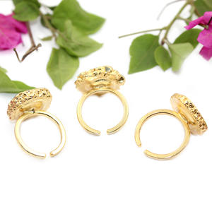 Classique Vintage Style Naturel Rose Solaire Quartz Fleur Conception Or Électrolytique Femmes Anneau pour Fiançailles En Gros De L'Inde - Product Image 3