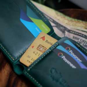 กระเป๋าสตางค์แบบพับสองตอน รุ่นคลาสสิค ทำมือ หมายเลข 55-V2 (สีเขียว) หนังฟูลเกรน รับประกัน 5 ปี - Product Image 5