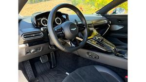 Aston Martin Vantage Coupé RWD 2025 Certifié d'Occasion Boîte Automatique Moteur Turbo Sièges en Cuir Jantes Métalliques Foncées R16 - Product Image 3