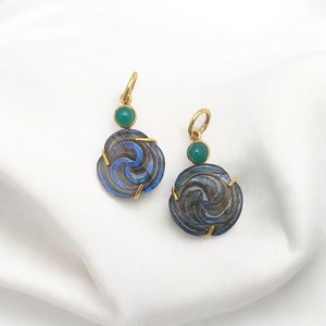 Abalorios de talla de rosa de labradorita Natural de 15mm, Juego de puntas de plata chapadas en oro, colgante hecho a mano, amuleto de plata de labradorita, regalo para ella - Product Image 1