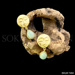 Boucles d'oreilles plaqué or de créateur SKU7484 Fashion Drop avec pierre précieuse et visage de déesse - Product Image 1
