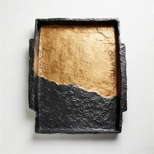 Bandeja de aluminio rectangular elegante Royal Drift, estructura de Metal duradera con asas de lujo esculpidas para decoración de lujo - Product Image 1