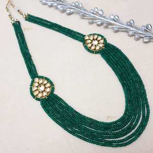 สร้อยคอทองวินเทจพร้อมลูกปัด kundan ที่สวยงามและสีเขียวที่มีเพชรหินสำหรับงานแต่งงานหรือของขวัญ - Product Image 1