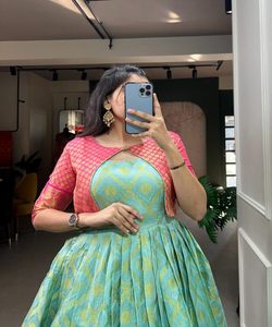 สวยมากและดีไซเนอร์ปาร์ตี้สวมเสื้อเย็บปักถักร้อยสุภาพสตรีอินเดียผู้หญิงเย็บสําเร็จรูปราคาต่ําขายส่งซูราษี - Product Image 2