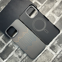 Coque de téléphone ultra-fine en fibre de carbone avec protection d'objectif magnétique, antichoc, légère et durable pour Pro Max
