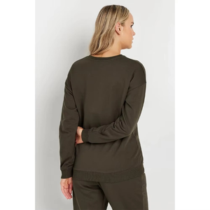 Tenue de sport personnalisée pour femmes musulmanes avec haut de sport ample en tissu respirant et ensemble de survêtement grande taille modeste - Product Image 5