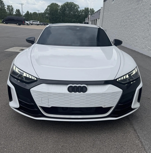 รถยนต์ออดี้ RS GT ซีดาน ปี 2024 สีขาว ระบบมอเตอร์คู่แบบซิงโครนัส ระบบขับเคลื่อนสี่ล้อควอตโตร เกียร์อัตโนมัติ ยาง R20 - Product Image 1