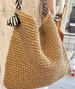 Sac fourre-tout en paille tressée, sangle en cuir végétalien, fait main - Product Image 2