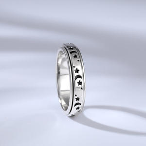 แหวนผู้หญิงเงินสเตอร์ลิงหมุนได้รูปดาวและพระจันทร์ชุบทองเจลิยา - Product Image 6