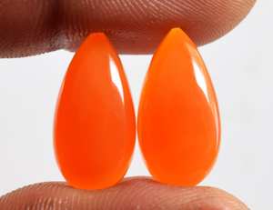 Paire de cabochon en cornaline orange en forme de poire naturelle polie pour boucle d'oreille et fabrication de bijoux - Product Image 1