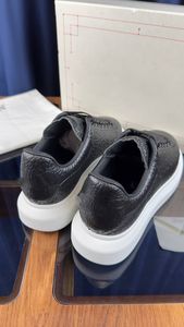 Zapatillas Urbanas de Cuero Genuino para Hombre, con Puntera, de Corte Bajo, Cómodas para Uso Diario, Suela Flexible, Cierre con Cordones, para Uso Casual en la Calle - Product Image 2