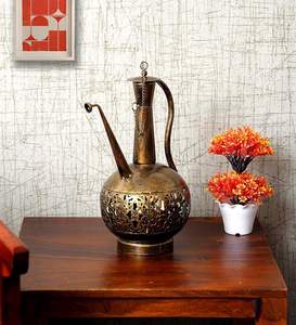 Surahi de latón decorativo para espacios de hotel y oficina - Product Image 4