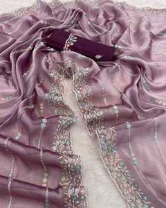 Tissu imprimé brodé multicolore de créateur exclusif de boutique indienne Crush Sari Dernier sari pour tenue de fête chic au look ethnique - Product Image 2