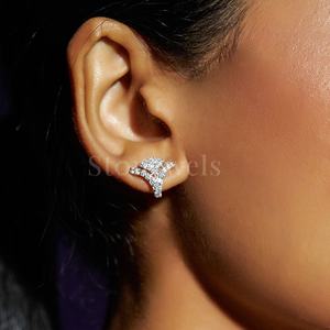 Boucles d'oreilles clous en or massif et zircon de luxe Stonewels |   Bijoux de mariage et d'anniversaire classiques à motif floral certifiés IGI - Product Image 3