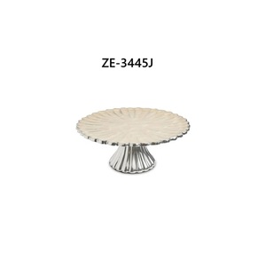 Moderno Centro de Mesa Decorativo de Aluminio para Pastel, Soporte para Pastel para Uso en Comedor, Ecológico, Apto para Horno, Zahid Exports, Grande - Product Image 1